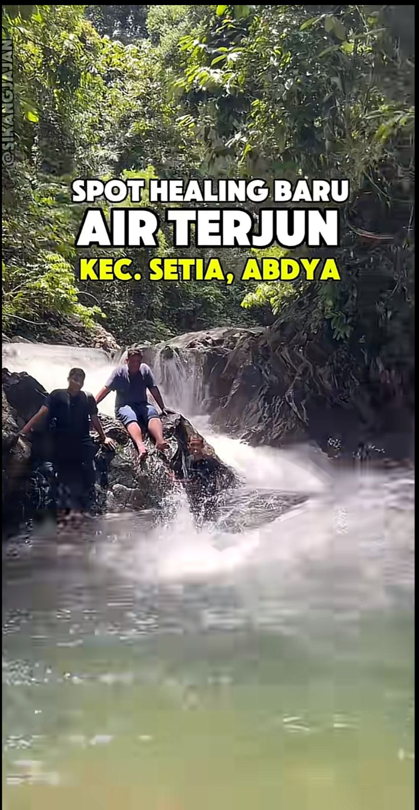 air terjun ini didesa kami memiliki pemandangan yg indah,tapi masih belum banyak yg kunjungi 