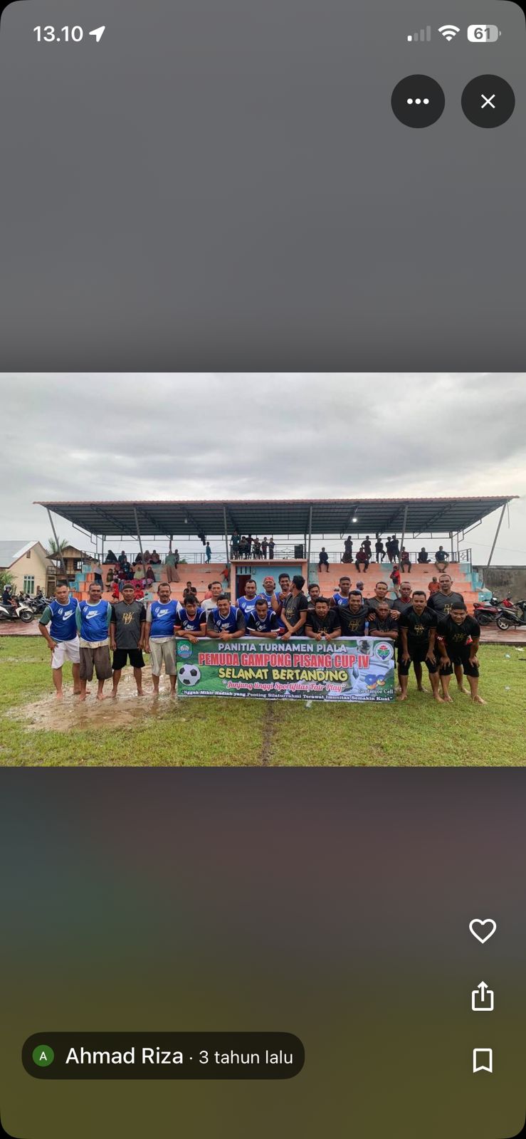 lapangan bola disamping bernama stadion kutaraja,sering dibuat turnamen bola dilapangan ini