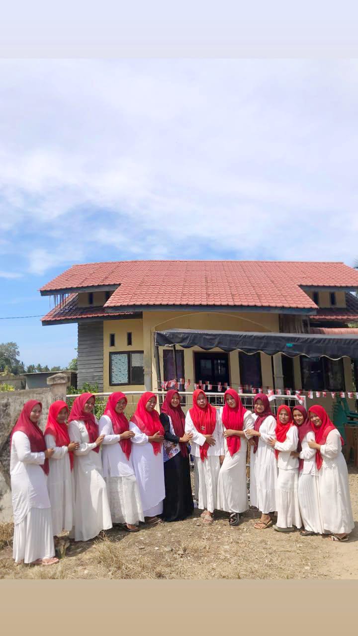 kader posyandu yg selalu siap siaga melayani kesehatan warga didesa pisang